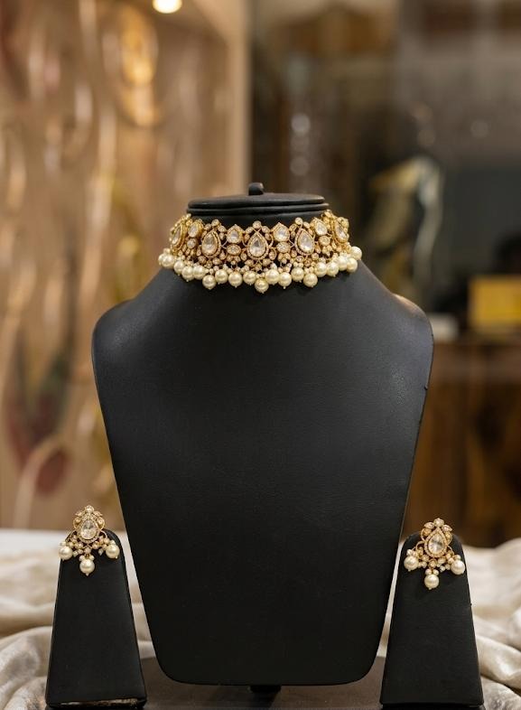 AVYA POLKI NECKLACE