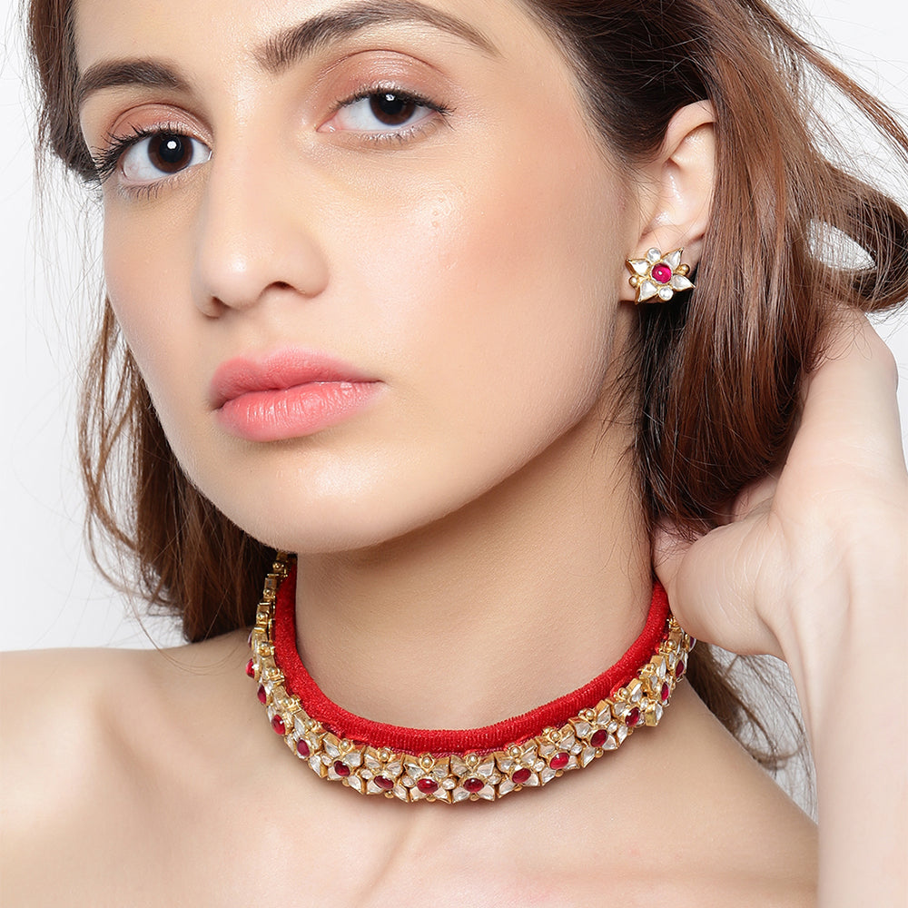 RED THREAD CHOKER WITH EARRINGS - Main Image